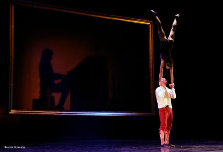 Mano-Mano con su esposo Adrián Soler en el espectáculo Viaje a la Luna de la gira 2013-2014.  